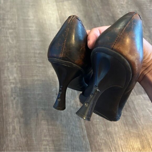 Vintage BCBG Brown Leather Kitten Heels 10 - Picture 4 of 8